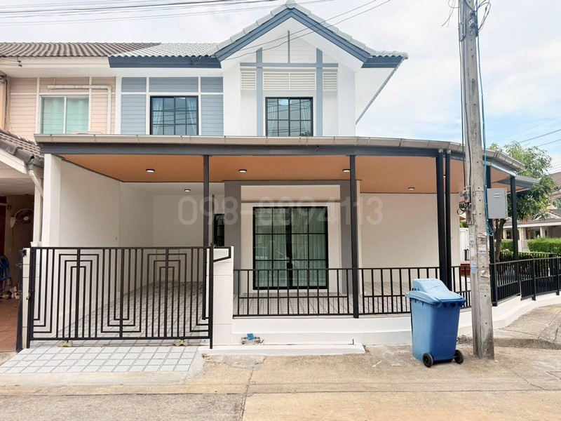ทาวน์โฮม 2 ชั้น หมู่บ้านพฤกษาวิลล์ พหลฯ - สายไหมราคาขาย 4.3 ล้านบาท (4,300,000 บาท)** ฟรีโอน **----------------------------------------รายละเอียด :- ทาวน์โฮม 2 ชั้น เนื้อที่ 40.4 ตารางวา- 4 ห้องนอน 2 ห้องน้ำ 1 ห้องครัว 1 ห้องโถง- ชั้นล่างมีห้องนอน- ต่อเติมเคาท์เตอร์ครัวพร้อมติดตั้งซิงค์ล้างจาน- พื้นชั้นบนและชั้นล่างปูกระเบื้องแกรนิตโต้- ต่อเติมหลังคาที่จอดรถพร้อมปูกระเบื้อง- จอดรถในบ้านได้ 1 คัน** ของแถม **- เ�