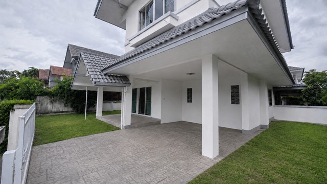 หมู่บ้านหางดง  หลังกาดฝรั่ง ติดโรงเรียนนานาชาติเช่าได้ 18,000 ถึง 20,000 บาท3 นอน 2 น้ำ 2 จอด 60 ตารางวาหมู่บ้านธารดงส่วนกลางมีสระว่ายน้ำใกล้กาดฝรั่ง แค่ 5 นาทีติดโรงเรียนนานาชาติเอสบีเอส สามารถเดินไปเรียนได้เลย. ห่างจากสนามบินเชียงใหม่ 20 นาที Tel: 063-789-1915#PassiveIncome  #บ้านเช่าเชียงใหม่ #บ้านเช่าหางดง #บ้านเชียงใหม่ #หางดง #เชียงใหม่ #กาดฝรั่ง #KadFarang #HangDong #ChiangMai #ChiangMaiRealEstate #อสังหาเชียงใหม่ #บ้า�
