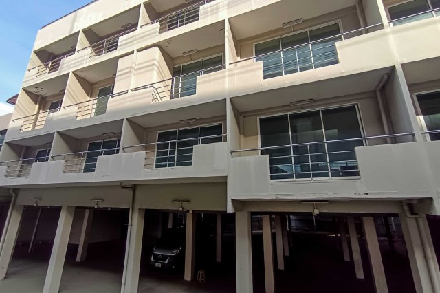AOM 2982ให้เช่า อาคารพาณิชย์ 5 ชั้น ติดถนนพระราม 2 มีที่จอดรถ ลิฟท์พร้อม พื้นที่ใช้สอย 2,500 ตรม  แขวงบางมด เขตจอมทอง,กรุงเทพมหานคร   อาคารพาณิชย์   14   ห้องน้ำ   ที่ดิน   259.00 ตร.ว.   ใช้สอย   2500.00 ตร.ม.ราคาเช่า 320,000 / เดือน:: จุดเด่น ::- ทำเลทองติดถนนใหญ่พระราม 2 บริเวณปากซอยพระราม 2 ซอย 39 มองเห็นเด่นชัดจากริมถนนใหญ่ สะดุดตาทุกสายตา เหมาะแก่การทำธุรกิจที่ต้องการหน้าร้านหรือโชว์รูมอย่างย�