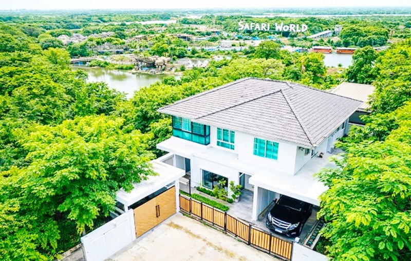 ใกล้รร.สาธิตพัฒนา 500 ม. 101ตร.ว. 39,998บาท / เดือน ซาฟารีเวิลด์ 1.2 กม.  บ้านเดี่ยว 2ชั้น 4-5นอน ปัญญาอินทรา 3 น้ำ พื้นที่ใช้สอยกว้างขวาง พร้อมสวนสไตล์รีสอร์ท เฟอร์ฯ และเครื่องใช้ไฟฟ้าครบ เหมาะสำหรับอยู่อาศัย ทำเลปัญญาอินทรา ใกล้ศูนย์การค้า และรถไฟฟ้าMRT เดินทางสะดวก เชื่อมต่อถนนหลักหลายสาย Safari World 1.2 km. Two-story detached house 4-5bed a 3bath 500 m.PanyaIndra 39,998THB/month. Satit Pattana Sch. 101sq.wa. spacious living space and a resort-style garden. Fully furnished with appliances. Prime Panya Indra location 