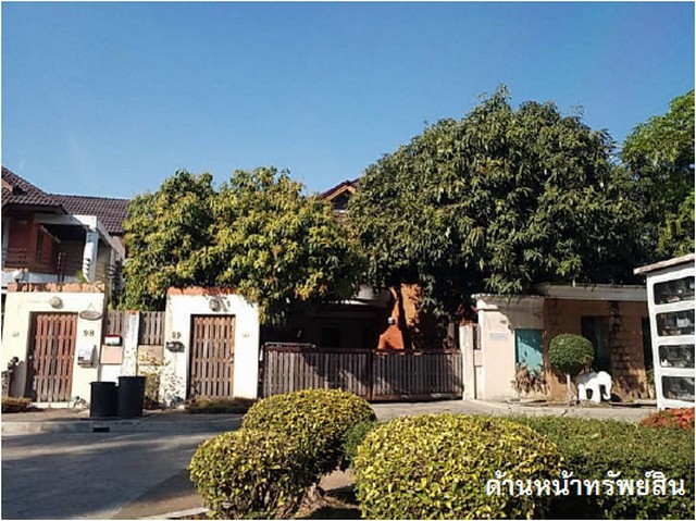 ขาย บ้านเดี่ยว โครงการพึงใจ กรุงเทพมหานคร       ซอยหทัยราษฎร์ 33/1 ถนนหทัยราษฎร์ แขวงบางชัน เขตคลองสามวา กรุงเทพมหานคร  ราคา 6,940,000  บาท    รายละเอียดทรัพย์ -  เนื้อที่ 90 ตร.ว พื้นที่ใช้สอย 242 ตารางเมตร -  3 ห้องนอน 3 ห้องน้ำ  -  2 ที่จอดรถ  -  บ้านหันไปทางทิศ  พิกัดทรัพย์  :    https://maps.app.goo.gl/yALut8jPEFPbUvDJ7  สถานที่ใกล้เคียง   - บิ๊กซี สุขาภิบาล 3  - สำนักงานเขตคลองสามวา - โรงพยาบาลนพรัตน์ - ตลาดหทัยมิตร  รหั