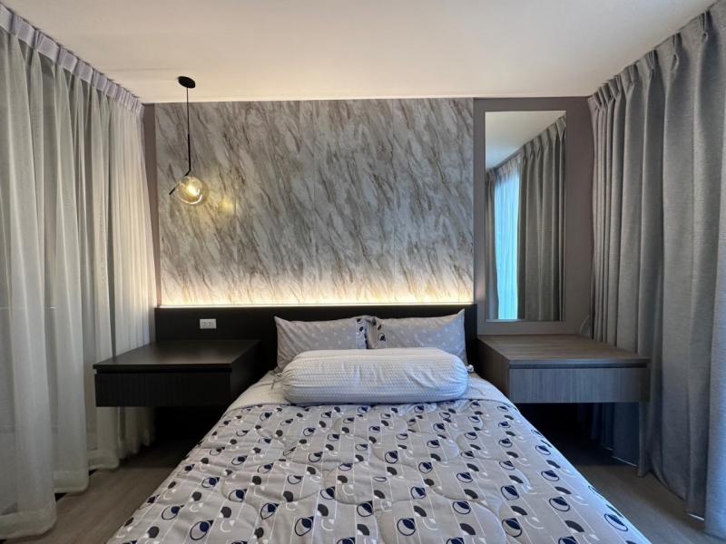 ขาย (For Sale) คอนโด ชั้นสูง วิวกลางคืนสวยมาก : เดอะ ไลน์ พหลโยธิน อาคาร B (The Line Phahonyothin Park B) ประเภท : 1 ห้องนอน 1 ห้องน้ำ พื้นที่ : 36.9ุ6 ตรม. เฟอร์นิเจอร์ : ครบทิศ : ใต้ ราคาขาย : 4,850,000 บาทค่าโอน = 50:50สิ่งอำนวยความสะดวก -Swimming Pool/สระว่ายน้ำ -Gym/ยิม -Co-Cooking Studio/สตูดิโอทำอาหารร่วม -Co-Living Lounge /เลานจ์ -Floating Nest / Rooftop Garden /สวนลอยฟ้า -Co-working Space /ห้องทำงานร่วมกัน -Co-Playing Space /ห้องเด็กเล่น -Photo Studio /สตูดิโอถ่ายภาพ ทำเล ???? 300 เมตรจาก BTS ห้าแยก�