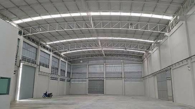 AOM 2993ให้เช่าโรงงานสำเร็จรูป บนพื้นที่สีม่วง ใกล้ปิ่นทอง 2 ศรีราชา ชลบุรี ขอใบรง.4 ได้ ผังสีม่วงลาย ยูนิตคงเหลือ :B 2 : 891 ตรม.B 3 : 808 ตรม.B 4 : 716 ตรม.> ค่าเช่า 170 บาทต่อตรม.ต่อเดือน ระยะเวลาสัญญา : 3 ปี เงินประกันการเช่า : 3 เดือน รวม : ค่าภาษีโรงเรือน ค่าใช้จ่ายส่วนกลาง ค่ารักษาความปลอดภัย ค่าอินเตอร์เน็ต ค่าประกันภัยตัวอาคาร ไม่รวม : ค่าประกันภัยสินค้าและเครื่องจักรของผู้เช่าพ�