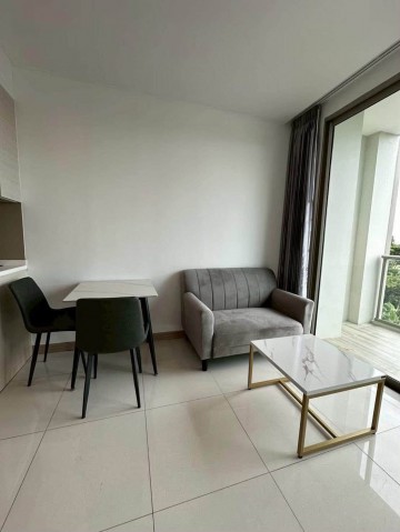 AOM 2991The Riviera Wongamat Beach1 ห้องนอน 1 ห้องน้ำขนาด 36 ตรม วิวสระน้ำ/เมืองเฟอร์นิเจอร์ครบ ใหม่ยกเซตตู้เย็น เครื่องซักผ้า ทีวี โซฟา ชุดโต๊ะทานอาหาร โต๊ะกลางอินเตอร์เน็ตติดตั้งในห้องอุปกรณ์ของใช้ให้บริการ ใหม่ยกเซตกาต้มน้ำ ชุดเครื่องครัว มีด เขียง กระทะ ตะหลิว กรรไกรช้อน ส้อม จาน ชาม ถ้วย ชุดแก้วกาแฟ แก้วน้ำดื่มชุดผ้าปูที่นอน 2 เซตส่วนกลาง สระน้ำวิวทะเล สระน้ำวิวเมือง ฟิตเน