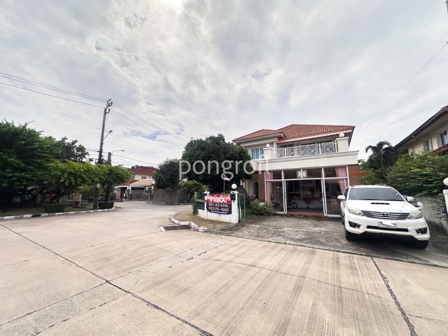 **ขายบ้านเดี่ยวหลังมุม หมู่บ้านชวนชื่น วงแหวน–อ่อนนุช เนื้อที่ 75 ตร.ว. พร้อมเข้าอยู่**บ้านเดี่ยวหลังมุม ทำเลดีภายในโครงการ หน้าโครงการ เข้า-ออกสะดวก พื้นที่รอบบ้านกว้าง เหมาะสำหรับครอบครัวที่ต้องการพื้นที่ใช้สอยและความเป็นส่วนตัว**รายละเอียดทรัพย์*** โครงการ : หมู่บ้านชวนชื่น วงแหวน–อ่อนนุช* ประเภท : บ้านเดี่ยว 2 ชั้น* เนื้อที่ : 75 ตารางวา* 4 ห้องนอน* 3 ห้องน้ำ* ที่�
