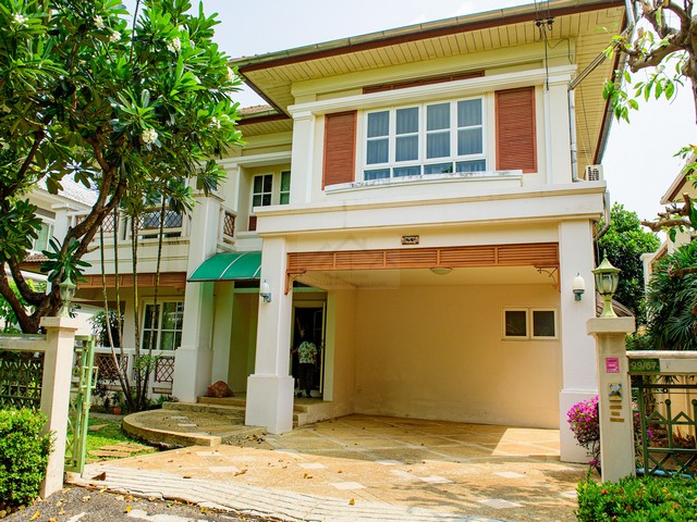 ให้เช่า - ขายบ้านเดี่ยว 2 ชั้น 90 ตรว. หมู่บ้านเพอร์เฟคเพลส รามคำแหง 164 ติดโรงเรียนนานาชาติร่วมฤดี *** ราคาเช่า 50,000 บาท/เดือน *** ราคาขาย 13.5 ล้านบาท ค่าโอน คนละครึ่งติดต่อ::  ชยา โทร/ID Line:: 0942823961   Link Line:: https://line.me/ti/p/3xFA1An8Kcรหัส# T26-1101หมู่บ้านเพอร์เฟคเพลส รามคำแหง 164 (Perfect Place Ramkhamhang 164) • เนื้อที่ 90 ตารางวา• 3 ห้องนอน • 3 ห้องน้ำ • 1 ห้องแม่บ้าน• 2 ที่จอดรถ• พร้อมเฟอร์นิเจอร์และเครื่องปรับอากาศ  • เดินทางสะ�
