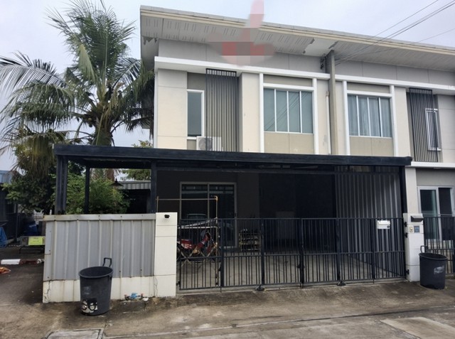 ขาย ทาวน์เฮ้าส์ โครงการพฤกษาวิลล์ 96 (พหลโยธิน-เพิ่มสิน) กรุงเทพมหานคร        ซอยเนียมนำผล ซอย 3/1 ถนนเพิ่มสิน ตำบลคลองถนน อำเภอสายไหม กรุงเทพมหานคร  ราคา 3,190,000 บาท    รายละเอียดทรัพย์ -  เนื้อที่ 26.30 ตร.ว พื้นที่ใช้สอย 96 ตารางเมตร -  3 ห้องนอน 2 ห้องน้ำ  -  1 ที่จอดรถ  -  ทาวน์เฮ้าส์หันไปทางทิศ  พิกัดทรัพย์  :   https://maps.app.goo.gl/hfPY47E24ZpwBNig7  สถานที่ใกล้เคียง   - ตลาดเอสทีเพิ่มสิน - บิ๊กซี ฟู้ดเพลส สุขาภิ�