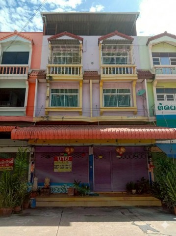ขายอพณ. 2 คูหา 3.5  ชั้น 32  ตร.วา ทำเลดีแต่งสวย หน้าตลาดทรัพย์เจริญ อ.กระทุ่มแบน  สมุทรสาครที่ตั้ง ต.คลองมะเดื่อ อ.กระทุ่มแบน  จ.สมุทรสาครพื้นที่  2คูหา 32 ตร.วา  3 .5 ชั้น  มีดาดฟ้าและสวนลอยฟ้า-มีห้องโถงใหญ่ 2 ห้อง- ห้องทำงาน 1 ห้อง-ห้องน้ำ 4 ห้อง, ห้องน้ำชั้น3 สไตล์รีสอร์ท-ห้องนอน 3-4 ห้อง-1 ห้องครัว- จอดรถได้ 2 คัน- มีแอร์  ทุกห้อง  พร้อมเข้าอยู่สถานที่ใกล้เคียง-อยู่หน้าตลาดทำเลดีมา�