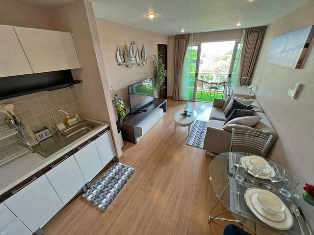 #โซนนิมมาน ขาย 3,999,999 บาท 47.53 ตรม. #Raweevaree Residence คอนโดหรูใจกลางนิมมาน #ขายพร้อมผู้เช่า ห้องขนาดใหญ่ เป็นสัดส่วน ทำเล Prime Location ในราคาคุ้มค่าที่สุด เหมาะสำหรับนักลงทุน รับรายได้ต่อเนื่องทันทีห้องขนาดใหญ่ 47.53 ตร.ม.ชั้น 61 ห้องนอน 1 ห้องน้ำระเบียงจุดเด่นของห้องแยกห้องนอนและห้องรับแขกเป็นสัดส่วน ให้ความเป็นส่วนตัวเฟอร์นิเจอร์และเครื่องใช้ไฟฟ้าครบ ได้ทั้งหมดตามภาพ พร้อมเข้�