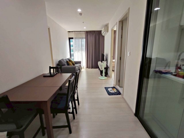 ให้เช่าคอนโด ไลฟ์ อโศก   ห้องใหญ่ 55 ตรม. 2 นอน 2น้ำ ชั้น 16 ห้องมุมLife Asoke  2 bed 2 bath 55 Sqm Floor 16 Condo for rent 27K /monthhttps://maps.app.goo.gl/vfDhNLpfSYafrinUA..การเดินทางสะดวก มีทางเชื่อมหน้าคอนโด รถไฟฟ้า MRT เพชรบุรี , APL แอร์พอร์ตลิ้งค์ มักกะสัน, ใกล้ทางด่วน..2 ห้องนอน 2 ห้องน้ำ 1 ห้องครัวปิดห้องขนาด 55 ตรม. ชั้น 16 ห้องมุมวิวเมือง และ สระว่ายน้ำ มีระเบียงส่วนตัว.เฟอร์นิเจอร์ครบ พร้อมเครื่องใช้ไฟฟ้า digital door lockแอร์ 3 เครื่อง , TV , เครื�