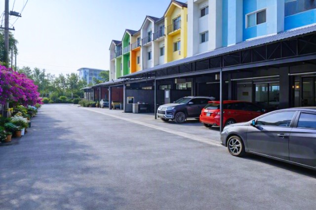 ม.ศรีนครินทรวิโรฒ องครักษ์ 890ม. นครนายก อาคารพาณิชย์ให้เช่า 3 ชั้นครึ่ง 2 นอน 3 น้ำ 18 ตร.ว. 250 ตร.ม. 5,999-6,999B-M.พร้อมแอร์ และเครื่องใช้ไฟฟ้า เหมาะสำหรับพักอาศัย โฮมออฟฟิศ หรือเปิดกิจการ   ใกล้รพ.องครักษ์ 2.8 กม.ตลาด และหน่วยราชการ เดินทางสะดวก ติดถนนรังสิต-นครนายก ปทุมธานี ได้อย่างรวดเร็วSrinakharinwirot University Ongkharak 890m. Nakhon Nayok 3.5-story commercial building for rent 2 bed 3 bath  18 sq.wa.  250 sq.m. Includes air conditioners and appliances. Suitable for residence home office or business. Close to Ongkharak Hospit