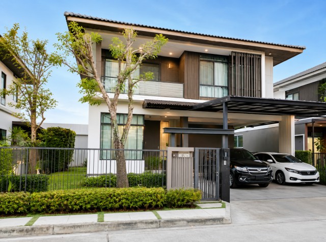 ถ.รามอินทรา-วงแหวน บ้านเดี่ยว 2 ชั้น 3 นอน 3 น้ำ 39,999 บาท/เดือน ใกล้วัดคู้บอน 700 ม.บิ๊กซี มาร์เก็ต คู้บอน พร้อมแอร์ ทำเลคุณภาพในโครงการ แลนด์ แอนด์ เฮ้าส์ รามอินทรา เงียบสงบ เหมาะสำหรับอยู่อาศัย ใกล้MRT คู้บอน 1.7 กม.โรงพยาบาล สถานศึกษา และศูนย์การค้าชั้นนำ เดินทางสะดวก  มัณฑนาRamInthra-Wongwaen Rd. Two-story detached house with 3bed 3bath 39,999THB-month. near WatKhubon 700m. Big C Market Khubon 1.5km. Located in the luxury Land and Houses Ramintra project with air conditioners security and premium facilities. Close to MRT Khubon 1.7 km
