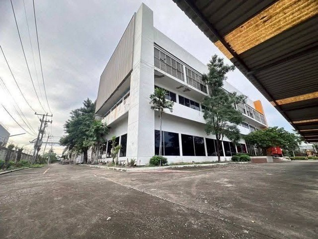 ขายโรงงาน 19-3-51.5 ไร่ พื้นที่ใช้สอย 16,400 ตร.ม. โรงงานพรีเมียมมาตรฐานสากลราคาขาย: 3xx,xxx,xxx บาทค่าใช้จ่ายในการโอนคนละครึ่งเนื้อที่รวม: 19 ไร่ 3 งาน 51.5 ตร.วา (31,204 ตร.ม.)พื้นที่ใช้สอย: ประมาณ 16,400 ตร.ม.ที่ดินผังสีม่วง โรงงานพรีเมียมมาตรฐานสากล- ออกแบบและก่อสร้างตามมาตรฐาน HACCP, ISO 14000, ISO 18000 และผ่านการรับรองจาก อย.(ใกล้กรุงเทพฯ เดินทางสะดวก ใกล้ถนนเพชรเกษม, ถนนบรมราชชนนี, และวงแหวนรอบนอก) รา�