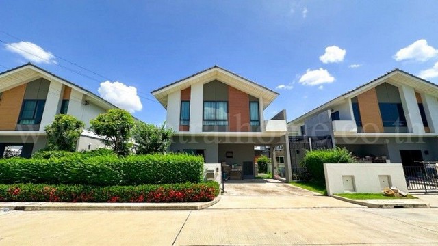 รหัสทรัพย์&nbsp; 7230บ้านเดี่ยว Perfect Place รามอินทรา - วงแหวนกาญจนา เฟส 3 ล่าสุดที่ตั้ง : ถนนกาญจนาภิเษก แขวงสามวาตะวันตก เขตคลองสามวา กรุงเทพมหานคร 10510รายละเอียดทรัพย์- บ้านเดี่ยว 2 ชั้น อายุ 3 ปี- ขนาดพื้นที่ 57 ตารางวา พื้นที่ใช้สอย 135 ตารางเมตร- 3 ห้องนอน, 3 ห้องน้ำ, 1 ห้องรับแขก, 1 ห้องนั่งเล่น, 1 ห้องครัว&nbsp;- จอดรถในบ้าน 2&nbsp;คัน- ทำเลศักยภาพใกล้ทางหลวงพิเศษหมายเลข 9 และถนนรามอินทราสิ�