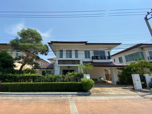 ให้เช่าบ้านเดี่ยว 2 ชั้น แปลงสวยหน้าสวน 4 ห้องนอน The Centro สุขุมวิท113 ใกล้รถไฟฟ้า BTS แบริ่ง*** ราคาเช่า 55,000 บาท/เดือนติดต่อ:: ชยา  โทร/ID Line:: 0942823961   Link Line:: https://line.me/ti/p/3xFA1An8Kcรหัส# T26-1118 The Centro สุขุมวิท113 บ้านเดี่ยวหลังใหญ่แปลงสวย หน้าสระว่ายน้ำ สวนส่วนกลาง ทำเลดีสุดในหมู่บ้าน วิวสวน+สระว่ายน้ำ๐ ที่ดิน 67.5 ตร.วา๐ พื้นที่ใช้สอยมากกว่า 240 ตร.ม. ๐ 4 ห้องนอน 3 ห้องน้ำ๐ ห้องรับแขก๐ ห้องทำงาน/เอนกประสงค์/ห้�