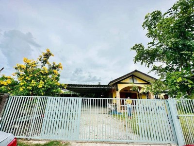 ขายที่ดินพร้อมบ้านเดี่ยว (เหมาะสำหรับรีโนเวท)????บ้านเขาแรด ต.หนองตำลึง อ.พานทอง จ.ชลบุรี????พื้นที่กว้างถึง 200 ตารางวาเหมาะสำหรับรีโนเวทเป็นบ้านพักอาศัย บ้านสวน คาเฟ่ โฮมออฟฟิศ หรือซื้อเก็บไว้ลงทุนในอนาคต???? ราคาพิเศษเพียง 2,900,000 บาท เท่านั้น! ???????? ค่าใช้จ่ายวันโอน 50:50???? รายละเอียดทรัพย์✅ บ้านเดี่ยวชั้นเดียว 1 หลัง (เหมาะสำหรับรีโนเวท)✅ เนื้อที่ 200 ตารางวา✅ 2 ห้องนอน✅ 2 ห�