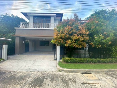 ขาย #บ้านเดี่ยว หมู่บ้านเดอะแกรนด์ บางนา-วงแหวน ถนนเลียบวงแหวน #ใกล้สวนหลวงร9 #ใกล้สุวรรณภูมิราคาขาย : 14,200,000 บาท#รายละเอียดประเภททรัพย์ : บ้านเดี่ยว 2 ชั้นหมู่บ้าน : เดอะแกรนด์ บางนา-วงแหวนขนาด : 83 ตรว.พื้นที่ใช้สอย : 332 ตารางเมตรจำนวนห้อง : 4 นอน 4 น้ำ- 1 ห้องรับแขก / ห้องโถง- 1 ห้องครัว- 1 ห้องแม่บ้าน  ที่จอดรถ : 2 คันเฟอร์นิเจอร์ / เครื่องใช้ไฟฟ้า : บ้านเปล่าไม่มีเฟอร์ เเต่บิ้วอิ