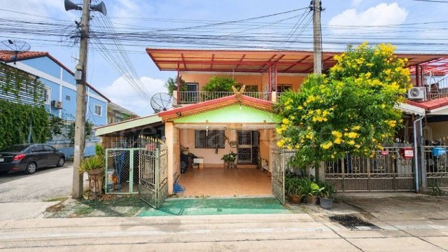 รหัสทรัพย์&nbsp; N1199ทาวน์เฮ้าส์ หลังมุม ซอยสุขใจ ถนนวัดพืชนิมิตร คลองหนึ่ง ปทุมธานีที่ตั้ง:&nbsp;ถนนคลองหลวง ตำบลคลองหนึ่ง&nbsp;อำเภอคลองหลวง&nbsp;จังหวัดปทุมธานี 12120รายละเอียดทรัพย์- ทาวน์เฮ้าส์&nbsp;2&nbsp;ชั้น พื้นที่ 40 ตารางวา พื้นที่ใช้สอย 265 ตารางเมตร- 3 ห้องนอน, 2&nbsp;ห้องน้ำ, 1&nbsp;ห้องครัว, 1 ห้องรับแขก,&nbsp;1 ห้องเก็บของ, 1 ที่จอดรถ- แอร์ 2 เครื่อง 3 ที่จอดรถ+ต่อเติมโรงจอดรถฝั่งตรงข้ามบ้าน 