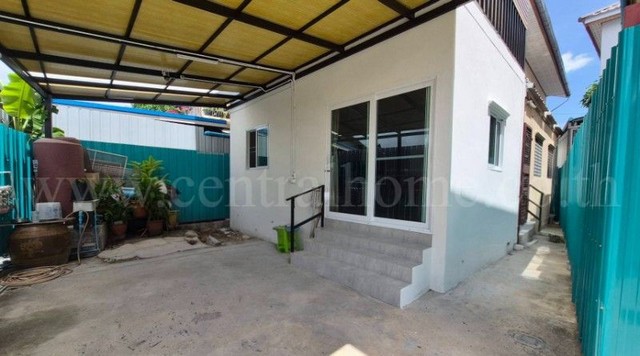 รหัสทรัพย์&nbsp; N1198บ้านเดี่ยว ถนนเลียบ คลองบางไผ่ จันทร์ทองเอี่ยม บางรักพัฒนา บางบัวทองที่ตั้ง :&nbsp;ถนนจันทร์ทองเอี่ยม&nbsp;ตำบลบางรักพัฒนา&nbsp;อำเภอบางบัวทอง จังหวัดนนทบุรี 11110รายละเอียดทรัพย์- บ้านเดี่ยว 2 ชั้น พื้นที่ 55.3 ตารางวา พื้นที่ใช้สอย 268 ตารางเมตร-&nbsp;3&nbsp;ห้องนอน,&nbsp;2&nbsp;ห้องน้ำ, 1 ห้องรับแขก, 1 ห้องครัว, 3 ที่จอดรถ- แถมแอร์ 3&nbsp;เครื่อง, เครื่องทำน้ำอุ่น, กล้องวงจรปิด 5 ตัว, ต