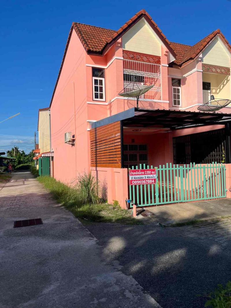 ขายทาวน์เฮ้าส์ 2 ชั้น รีโนเวทใหม่ทั้งหลัง ใจกลางเมืองสตูล ทำเลดี น้ำไม่ท่วม พร้อมเข้าอยู่ที่ตั้ง : ชุมชนหลังโรงพัก เลขที่ 15/21 ถนนยาตราสวัสดี ต.พิมาน อ.เมืองสตูล จ.สตูล  91000ขนาดพื้นที่ : 26.30 ตารางวา รายละเอียดบ้านทาวน์เฮ้าส์ 2 ชั้น บ้านหลังริม มีพื้นที่ด้านข้างกว้างเกือบ 1 เมตร เพิ่มความโปร่งและใช้ประโยชน์ได้รีโนเวทและทาสีใหม่ทั้งหลัง สภาพสวย พร้อมเข้าอยู่-2 ห้อง�