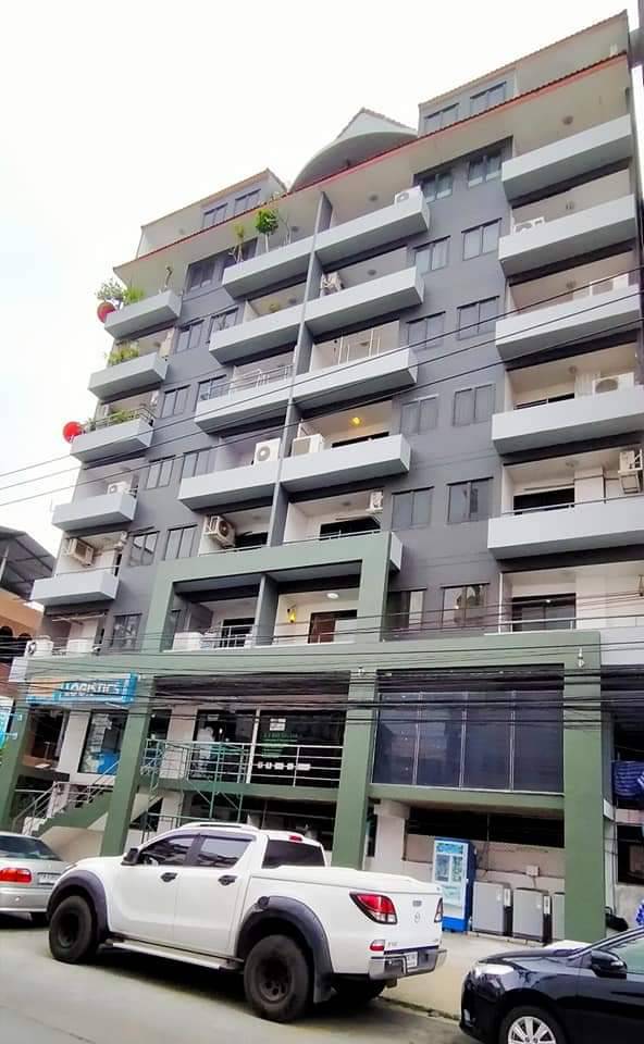 ขาย/เช่าห้องชุดสำนักงาน หรือห้องพัก The green place ซ.บางนาตราด 32 เข้าซอย 100 ม. คอนโดอยู่ตรงข้ามเซ็นทรัลบางนาที่ตั้ง : เดอะ กรีนเพลสคอนโดมิเนียม ซอย บางนา-ตราด 32 แขวงบางนาใต้ เขตบางนา กรุงเทพมหานคร 10260พิกัด : https://maps.app.goo.gl/ffJHPZe2zsKpYqLa9ขนาดพื้นที่ : ขนาด 52 ตรม.รายละเอียดขาย/เช่าห้องชุด และห้องชุดสำนักงาน(ซื้อ/เช่าแยกได้) ตรงข้ามเซ็นทรัลบางนา The green place คอนโดอยู่ซอยบางนาตราด 32 เข้าซอยประมาณ 100