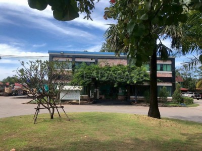 #ให้เช่าโรงงานปราจีนบุรี#ให้เช่าโรงงานพร้อมใบอนุญาต105,106????บนเนื้อที่ 31-1-21 ไร่????พื้นที่ใช้สอยรวม 10,055 ตรม.????พร้อมใบอนุญาติประกอบกิจการ     105, 106  ????ถนนสายกบินทร์บุรี-ปักธงชัย ปราจีนบุรี✅รายละเอียด:????บนเนื้อที่ 31-1-21 ไร่????พื้นที่ใช้สอยรวม 10,055 ตรม.????พร้อมใบอนุญาติประกอบกิจการ     105, 106  ????โกดัง 5940 ตร.ม. และ 1296     และ 1296 ตร.ม.????ถนนทางเข้ากว้าง 8 เมตร????ห้องซ่อมบำรุง 150 ตร.ม.????ตึกออฟฟิศ 2 ชั้น 342 ต�