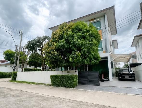ขายบ้านเดี่ยว 3 ชั้น โครงการ Casa Grand Sukhapiban 5 คาซ่า แกรนด์ สุขาภิบาล 5  หน้าสวน ติดถนนใหญ่ ทำเลศักยภาพ พร้อมอยู่ราคาขาย 15,000,000 บาท ( โอนคนละครึ่ง )ที่ตั้ง ถนนสุขาภิบาล 5 ระหว่างซอยสายไหม 79 และ 81 แขวงสายไหม เขตสายไหม กรุงเทพมหานครติดต่อ : คุณภัสพงณ์ 0634098164Line : deedee23https://www.facebook.com/profile.php?id=61581484955548เนื้อที่ 65.40 ตารางวา พื้นที่ใช้สอย 320 ตารางเมตร จำนวน 3 ชั้น 4 ห้องนอน 5 ห้องน้ำบ้านหันหน้าไปทางทิศใต้ หน้�