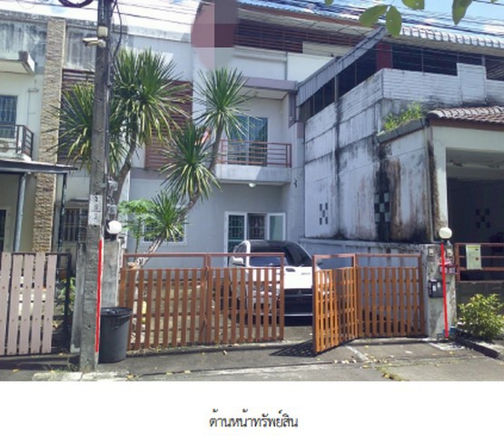 ขาย ทาวน์เฮ้าส์ โครงการมายด์ ทาวน์ (ฉลองกรุง-สุวรรณภูมิ) กรุงเทพมหานคร        ถนนฉลองกรุง ตำบลลำผักชี อำเภอหนองจอก กรุงเทพมหานคร  ราคา 2,420,000 บาท    รายละเอียดทรัพย์ -  เนื้อที่ 26.80 ตร.ว พื้นที่ใช้สอย 88 ตารางเมตร -  3 ห้องนอน 2 ห้องน้ำ  -  2 ที่จอดรถ  -  ทาวน์เฮ้าส์หันไปทางทิศ  พิกัดทรัพย์  :   https://maps.app.goo.gl/xrbvBmnqVDTRkTJA8  สถานที่ใกล้เคียง   - ตลาดนัดลำผักชี - โรงเรียนศิริวังวิทยาคาร - โลตัส โกเฟรช หมู�