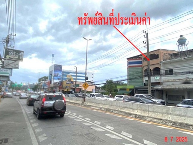 ขายอาคารพาณิชย์ 2 ชั้น เมืองเชียงใหม่   มีชั้นลอยและชั้นดาดฟ้า    ถนน สายเชียงใหม่-ฝาง ตำบล ช้างเผือก อำเภอ เมืองเชียงใหม่ จังหวัด เชียงใหม่  ราคา  6,000,000  บาท  ( ราคาต่อรองได้ )  รายละเอียดทรัพย์ -  เนื้อที่ 26.00 ตร.ว.   พื้นที่ใช้สอย 284.00 ตร.ม. -  บ้านหันไปทางทิศ ตะวันตกเฉียงใต้  พิกัดทรัพย์ : https://maps.app.goo.gl/HyjH7YVqKx72dCKo6  สถานที่ใกล้เคียง   - สถานีรถไฟเชียงใหม่ - แม็คโคร เชียงใหม่ - เซ็นทรัล เชียง�
