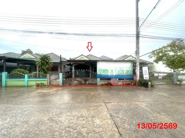 ขายบ้านเดี่ยวเมืองสุราษฎร์ธานี  ซอยหมู่บ้านทรัพย์ไชยศรี ถนนสร้างตนเอง 2  ซอยหมู่บ้านทรัพย์ไชยศรี ถนนสร้างตนเอง 2 ตำบลขุนทะเล อำเภอเมืองสุราษฎร์ธานี จังหวัดสุราษฎร์ธานี  ราคาโปรโมชั่น  1,764,000  บาท    ลดจาก  2,400,000  บาท ราคาโปรโมชั่นตั้งแต่วันที่ 1 กรกฎาคม 2569 – 30 กันยายน 2569  รายละเอียดทรัพย์ -  เนื้อที่ 45.80 ตร.ว.   พื้นที่ใช้สอย 126.50 ตร.ม. -  2 ห้องนอน 1  ห้องน้ำ   -  1 ที่จอดรถ   พิกัดทรัพย์ :