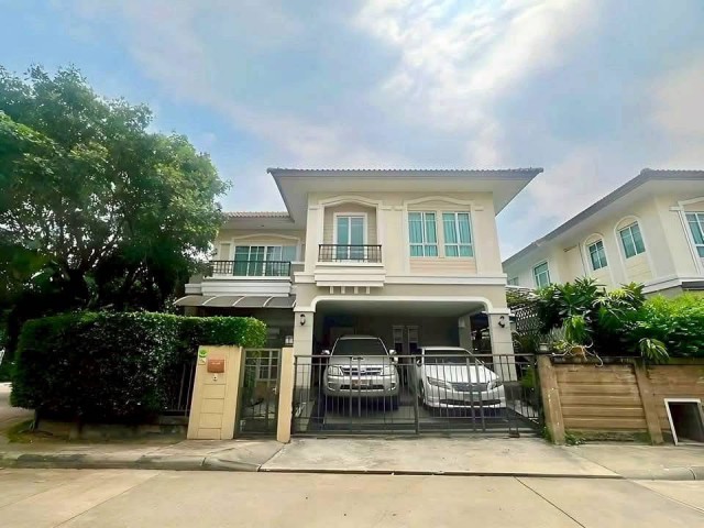ขาย #บ้านเดี่ยว หมู่บ้านภัสสร เพลสทีจ อ่อนนุช ถนนเฉลิมพระเกียรติ ร.9 ซอย 87 อ่อนนุช #ใกล้เมกาบางนา #ย่านประเวศ #ภัสสรเพลสทีจอ่อนนุชราคา 8,200,000 บาท#รายละเอียดประเภททรัพย์ : บ้านเดี่ยว 2 ชั้นหมู่บ้าน : ภัสสร เพลสทีจ อ่อนนุชตำแหน่งบ้าน : หลังมุมขนาด : 65 ตารางวาพื้นที่ใช้สอย : 195 ตรม.จำนวนห้อง : 3 ห้องนอน 3 ห้องน้ำ 1 ห้องพระ ที่จอดรถ : 2 คันทิศบ้าน : ทิศเหนือเฟอร์นิเจอร์/เครื่องใช้ไฟ�