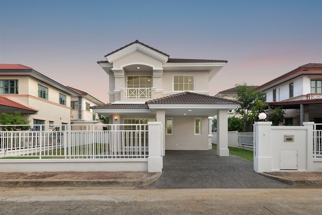 ราคาพิเศษเพียง 4.2 ล้านบาท  บ้านเดี่ยว 2 ชั้น รีโนเวทใหม่ หมู่บ้านชัยพฤกษ์ บุศรินทร์ รังสิต-คลอง 2 หน้าบ้านไม่ชนใคร                       พื้นที่ : 72.2 ตร.ว. พื้นที่ใช้สอย : 180 ตร.ม. 3 ห้องนอน 2 ห้องน้ำ  ที่จอดรถ 2 คัน บ้านเลขที่ 50/112 ซอย 6/3 จุดเด่นของบ้าน บ้านทำเลดีติดถนน โรงจอดรถมีหลังคาพร้อมใช้งาน จอดรถได้ สูงสุด 2 คัน พื้นโรงจอดรถปูด้วยคอนกรีตสแตมป์ ชั้น 1 ปูกระเบื้องแกรนิโต้ใหม่ทั้งหลั�