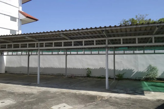 ขาย บ้านเดี่ยว/ทาวน์เฮ้าส์/คอนโด สำนักงาน หางดง  ถนน เชียงใหม่-ฮอด(ทล.108) ตำบล หางดง อำเภอ หางดง จังหวัด เชียงใหม่  ราคาโปรโมชั่น  9,159,000    บาท    ลดจาก  17,100,000    บาท ราคาโปรโมชั่นตั้งแต่วันที่  1 กรกฎาคม 2569 - 30 กันยายน 2569  รายละเอียดทรัพย์ -  เนื้อที่ 131.00 ตร.ว.  พื้นที่ใช้สอย 713.00 ตร.ม. -  บ้านหันไปทางทิศ ตะวันตกเฉียงเหนือ  พิกัดทรัพย์ : https://maps.app.goo.gl/FRpgGtg2iAHAGwiD8  สถานที่ใกล้เคียง   -  ตลาดสดเทศบาลตำบลหา