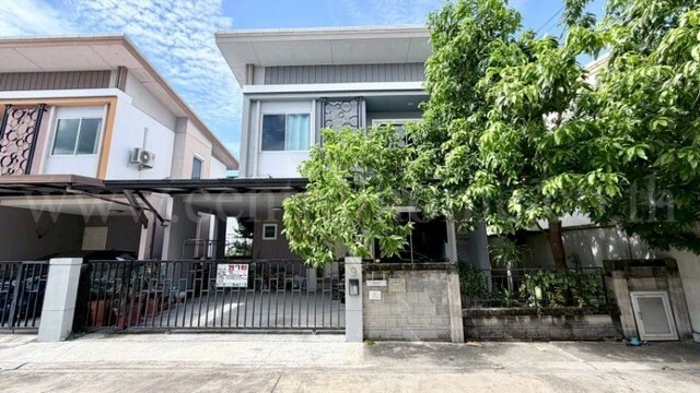 รหัสทรัพย์ : N1263บ้านแฝด โกลเด้น นีโอ ชัยพฤกษ์-วงแหวน หลังริม ถูกที่สุดที่ตั้ง : ถนนบางกรวย-กรุงเทพ ตำบลไทรน้อย อำเภอไทรน้อย จังหวัดนนทบุรี 11150รายละเอียดทรัพย์&nbsp;- บ้านแฝด 2 ชั้น หลังริม ขนาดพื้นที่ 36 ตารางวา พื้นที่ใช้สอย 120 ตารางเมตร- 3 ห้องนอน, 2 ห้องน้ำ, 1 ห้องครัว, 1 ห้องรับแขก, 2 ที่จอดรถ- แอร์ 3 เครื่อง,เครื่องทำน้ำอุ่น 1 เครื่อง, ผ้าม่าน, บิ้วอินท์ครัว, ปั๊มน้ำ+แทงค์น้ำ 1 ช�
