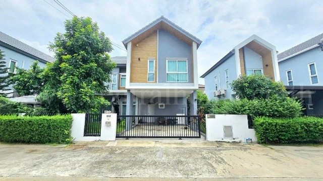 รหัสทรัพย์&nbsp; 7241-1บ้านเดี่ยว บ้านฟ้าปิยรมย์ นอร์เดิร์น เฟส 16 ลำลูกกา คลอง 6 ถูกสุดในโครงการที่ตั้ง :&nbsp;ถนนลำลูกกา ตำบลบึงคำพร้อย อำเภอลำลูกกา จังหวัดปทุมธานี 12150รายละเอียดทรัพย์- บ้านเดี่ยว 2 ชั้น เนื้อที่ 62.2 ตารางวา พื้นที่ใช้สอย 200 ตารางเมตร- 3 ห้องนอน,&nbsp;3 ห้องน้ำ,&nbsp;1 ห้องรับแขก,&nbsp;2 ห้องครัว, 2 ที่จอดรถ- หน้าบ้านหันทางทิศเหนือสิ่งอำนวยความสะดวก&nbsp;- ระบบรักษาความปลอดภัย&n