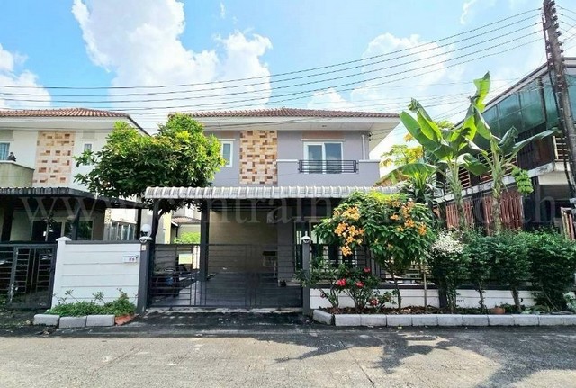 รหัสทรัพย์&nbsp; N0775บ้านแฝด ธาราวิลล์ รังสิต - คลอง 5 ถูกที่สุดในโครงการที่ตั้ง :&nbsp;ถนนเลียบคลอง 5 ตำบลคลองห้า อำเภอคลองหลวง จังหวัดปทุมธานี 12120รายละเอียดทรัพย์- บ้านแฝด 2 ชั้น เนื้อที่&nbsp;46 ตารางวา พื้นที่ใช้สอย 170&nbsp;ตารางเมตร- 3&nbsp;ห้องนอน,&nbsp;2 ห้องน้ำ,&nbsp;1 ห้องรับแขก,&nbsp;2 ที่จอดรถ- แอร์ 3 เครื่อง, ปั๊มน้ำ+แทงค์น้ำ 1 ชุด- ต่อเติมหน้าบ้าน- หน้าบ้านหันทางทิศตะวันออกสิ่งอำนวยความสะดว�
