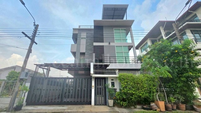 รหัสทรัพย์&nbsp;: N1009บ้านเดี่ยว 3 ชั้น ซอยรามอินทรา 31 ใกล้รถไฟฟ้าสายสีชมพู สถานีรามอินทรา กม.4ที่ตั้ง:&nbsp;ซอยรามอินทรา 31 แยก 2 แขวงอนุสาวรีย์ เขตบางเขน จังหวัดกรุงเทพมหานคร&nbsp;10220รายละเอียดทรัพย์- บ้านเดี่ยว 3 ชั้น และรูฟท็อปชั้นบน เนื้อที่ 64 ตารางวา พื้นที่ใช้สอย 454 ตารางเมตร- 4&nbsp;ห้องนอน, 6&nbsp;ห้องน้ำ,&nbsp;1 ห้องรับแขกขนาดใหญ่ Double Volume, 1 ห้องครัว, 1 ห้องครัวฝรั่ง, จอดรถได้ 2 คัน&nbsp;ต่อเติ�
