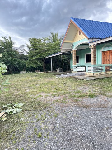 ขายบ้านพร้อมที่ดินพร้อมสวนมะพร้าว อำเภอเมืองจังหวัดสมุทรสงคราม เนื้อที่ 1 ไร่ 1 งาน 82 ตารางวา#รายละเอียดและที่ตั้งทรัพย์-บ้านพร้อมที่ดินและสวนมะพร้าวเนื้อที่ 1 ไร่ 1 งาน 82 ตารางวา-จำนวน 3 ห้องนอน 1 ห้องครัว 1 ห้องน้ำสามารถจอดรถได้หลายคัน-ตั้งอยู่ตำบลนางตะเคียน อำเภอเมือง จังหวัดสมุทรสงคราม-ใกล้วัดใหม่บังปืน วัดปัจจันตาราม-เขตติดต่อกับจังหวัดสมุทรสาคร-ใกล้ถ�