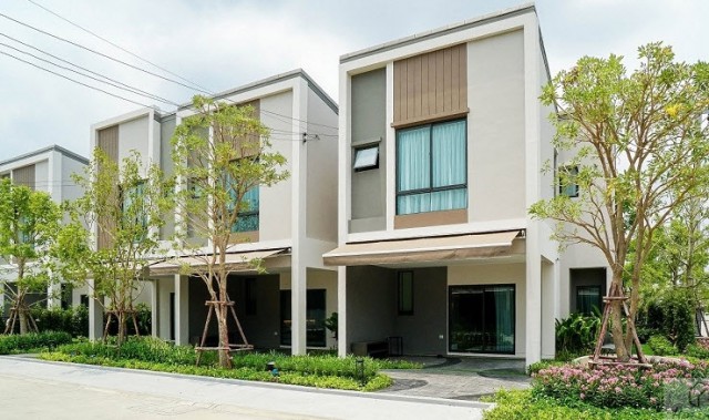 เหมาะสำหรับอยู่อาศัย MEGA ทาวน์โฮม 2 ชั้น 3 นอน 2 น้ำ สุขุมวิท-บางนา3 สนามกอล์ฟ เมืองแก้ว 600ม.ใกล้รร.นานาชาติคอนคอร์เดียน 900 ม.พื้นที่ 18 ตร.ว.145 ตร.ม.ทำเลสุขุมวิท-บางนา พร้อมเฟอร์ฯ และเครื่องใช้ไฟฟ้าครบ โฮมออฟฟิศ เดินทางสะดวกใกล้เมกะบางนา 1.9 กม.  PLENO โรงพยาบาล สนามกอล์ฟ รถไฟฟ้าMRT ทางด่วนบางนา และสนามบินสุวรรณภูมิ ให้เช่า 39,999 บาท/เดือนSukhumvit-Bangna3 Muang Kaew Golf Course 600m. MEGA 2-story townhome with 3 bed and 2 bath near Concordian Internationa