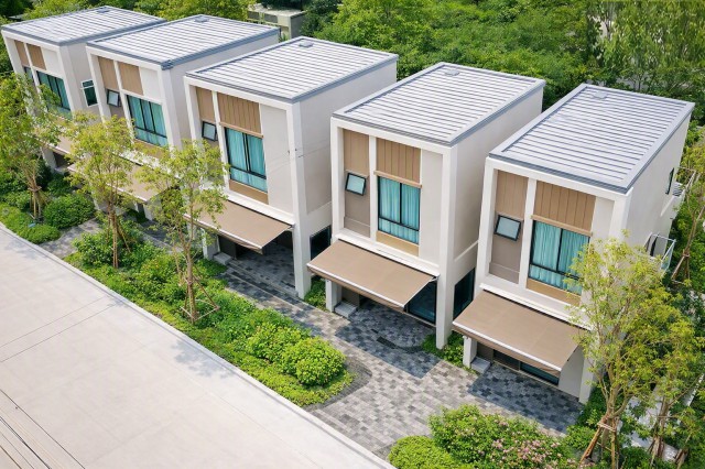 สุขุมวิท-บางนา3 สนามกอล์ฟ MEGAบางนา 1.9กม.เมืองแก้ว 600ม. ทาวน์โฮม 2 ชั้น 3 นอน 2 น้ำ ใกล้รร.นานาชาติคอนคอร์เดียน 900 ม.พื้นที่ 18 ตร.ว.145 ตร.ม.ทำเลสุขุมวิท-บางนา พร้อมเฟอร์ฯ และเครื่องใช้ไฟฟ้าครบ เหมาะสำหรับอยู่อาศัย โฮมออฟฟิศ เดินทางสะดวกใกล้เมกะบางนา 1.9 กม.  PLENO โรงพยาบาล สนามกอล์ฟ รถไฟฟ้าMRT ทางด่วนบางนา และสนามบินสุวรรณภูมิ ให้เช่า 39,998 บาท/เดือนMEGA Bangna 1.9km 2-story townhome with 3 bed and 2 bath near Concordian International School