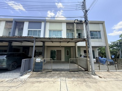 ขาย ลุมพินี ทาวน์วิลล์ ราชพฤกษ์–นครอินทร์ 3 นอน จอดรถ 2 คัน .TPI-3331.โครงการ ลุมพินี ทาวน์วิลล์ ราชพฤกษ์–นครอินทร์ที่ตั้ง : ถนนบ้านคลองวัดสัก–บ้านวัดโคนอน ตำบลบางขนุน อำเภอบางกรวย จังหวัดนนทบุรี 11130.Google Maps : https://maps.app.goo.gl/he8tn4rRtcddXt9D8?g_st=ic.รายละเอียดบ้าน✅ ทาวน์โฮม 2 ชั้น✅ เนื้อที่ 17.5 ตารางวา✅ พื้นที่ใช้สอยประมาณ 115 ตารางเมตร✅ หน้าบ้านกว้าง 5 เมตร✅ 3 ห้องนอน✅ 2 ห้องน้ำ✅ 1 ห้องครัว✅ 1 ห้องนั่�
