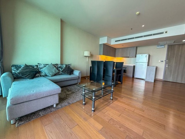TEL : 092-288 9359 คุณดนิตาLine : https://line.me/ti/p/yxo92dHWP1รายละเอียด : ขนาด 87 ตรม. ชั้น 17 Sea view2 ห้องนอน  2 ห้องน้ำ1 ห้องโถง 1 ครัว ราคาเช่า 50,000 บาท/ต่อเดือน สัญญารายปี มัดจำ 2 เดือน ล่วงหน้า 1 เดือน สิ่งอำนวยความสะดวกโครงการ  : - ลิฟท์ - ที่จอดรถ - การรักษาความปลอดภัย 24 ชั่วโมง - กล้องวงจรปิด - สระว่ายน้ำ- ห้องเซาว์น่า - ฟิตเนส - สวนหย่อมสถานที่ใกล้เคียง : - เซ็นทรัล ศรีราชา- โรบินสันศรีราชา- เจปาร์คศรีราชา- ตึกคอ