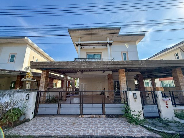 TEL : 092-288 9359 คุณดนิตาLine : https://line.me/ti/p/yxo92dHWP1บ้านเดี่ยว หมู่บ้านCountry home lake & Park ชากค้อ-หนองยายบู่ ศรีราชาราคาขาย 3,300,000 ล้านบาท ค่าใช้จ่ายวันโอน คนละครึ่งรายละเอียด : เนื้อที่ 63 ตารางวา 3 ห้องนอน  3 ห้องน้ำ 1 ห้องครัว(ต่อเติม)1 ห้องโถง2 ที่จอดรถสถานที้ใกล้เคียง : - โรงพยาบาลพญาไทศรีราชา- โรงพยาบาลสมิติเวชศรีราชา - โรงพยาบาลสมเด็จพระบรมราชเทวี ณ ศรีราชา - เจ-ปาร์ค ศรีราชา - ศูนย์การค้าแปซิฟิ