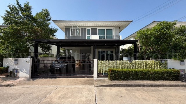 รหัสทรัพย์ &nbsp;N0833บ้านเดี่ยว ศุภาลัย พาร์ควิลล์ 1 บางนา - เทพารักษ์ ต้นโครงการ ขายขาดทุนที่ตั้ง :&nbsp;ถนนบางนาตราด ตำบลบางโฉลง อำเภอบางพลี จังหวัดสมุทรปราการ 10540รายละเอียดทรัพย์- บ้านเดี่ยว 2 ชั้น เนื้อที่ 68.3&nbsp;ตารางวา พื้นที่ใช้สอย 197 ตารางเมตร- 4 ห้องนอน, 3&nbsp;ห้องน้ำ, 2 ที่จอดรถ-&nbsp;แอร์ 4 ตัว, บิ้วอินตู้เสื้อผ้า,ตู้โชว์, ชั้นวางทีวี- ต่อเติมครัวและหลังคาหน้าบ้าน 8 เมตร- UPVC หนา 8mm �
