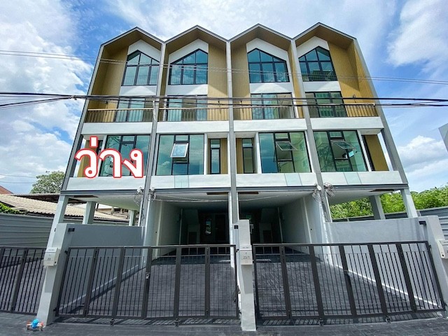 BH4256 ให้เช่า Home Office 4 ชั้น โครงการ SPACE สุขุมวิท 101/1 ซอยวชิรธรรมสาธิต 60 ใกล้ BTS ปุณณวิถี และ BTS อุดมสุข พร้อมเฟอร์นิเจอร์ จดทะเบียนบริษัทได้ติดต่อ Agent คุณบัว (Bua)Tel: 093-646-4597&nbsp;LINE ID: Bua093ราคาเช่า 42,000 บาทต่อเดือนให้เช่าโฮมออฟฟิศ 4 ชั้น แปลงมุม ในโครงการ SPACE ถนนสุขุมวิท 101/1 ซอยวชิรธรรมสาธิต 60 เขตพระโขนง กรุงเทพมหานคร ทำเลศักยภาพ เดินทางสะดวก เพียง 5 นาทีถึง BTS ปุณณวิถี และ BTS อุดมสุข เหมาะสำหรับส�