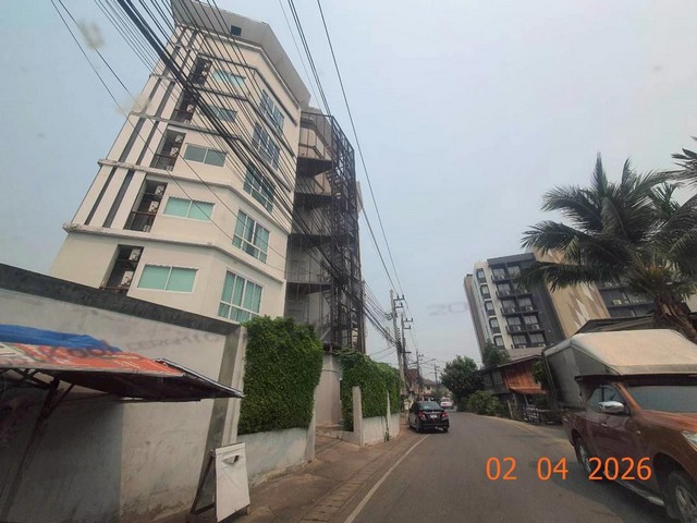 ขายคอนโดเมืองเชียงใหม่ โครงการ ศิริคอนโด ถนนสายเชียงใหม่-พร้าว  ถนน สายเชียงใหม่-พร้าว  ตำบล ฟ้าฮ่าม อำเภอ เมืองเชียงใหม่ จังหวัด เชียงใหม่  ราคาโปรโมชั่น  2,873,000   บาท    ลดจาก  3,919,000  บาท ราคาโปรโมชั่นตั้งแต่วันที่ 1 กรกฎาคม 2569 – 30 กันยายน 2569  รายละเอียดทรัพย์ -  พื้นที่ใช้สอย 57.20 ตร.ม. -  2 ห้องนอน 2 ห้องน้ำ    พิกัดทรัพย์ :  https://maps.app.goo.gl/WdFVpTwgz2V7peiV9  สถานที่ใกล้เคียง    - เซ็นทรัล เชียงใหม่ - โรง�