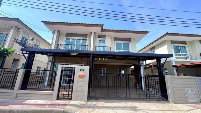 ขายด่วน หมู่บ้านภัสสร เพลสทีจ ซอยพัฒนาการ 38 #ใกล้แอร์พอร์ตลิงค์หัวหมาก #ย่านพัฒนาการราคา 11,900,000 บาท#รายละเอียดประเภททรัพย์ : บ้านเดี่ยว 2 ชั้นหมู่บ้าน : ภัสสร เพลสทีจ พัฒนาการ 38ตำแหน่งบ้าน : หลังกลางขนาด : 51.9 ตารางวาพื้นที่ใช้สอย : 190 ตรม.จำนวนห้อง : 3 ห้องนอน 3 ห้องน้ำ- 1 ห้องทำงาน- 1 ห้องแม่บ้านที่จอดรถ : 2 คันทิศบ้าน : ตะวันตกเฉียงใต้เฟอร์นิเจอร์/เครื่องใช้ไฟฟ้า : เฟอร์นิเจอ�