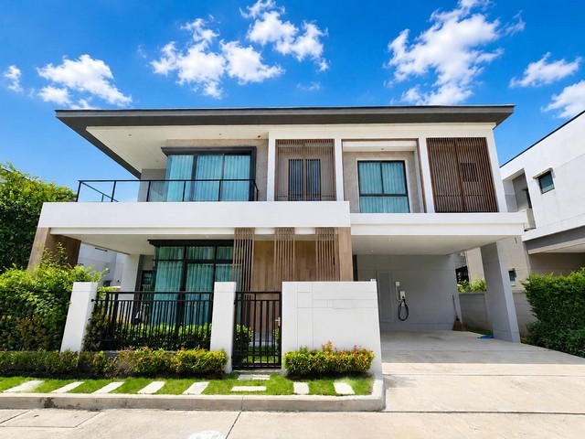 ขายบ้านเดี่ยวหรู Bangkok Boulevard แจ้งวัฒนะ–ราชพฤกษ์ ใกล้โรงเรียนนานาชาติ SISB บ้านใหม่เพียง 2 ปีบ้านเดี่ยวสไตล์ Modern Luxury ในโครงการคุณภาพ ทำเลศักยภาพ ใกล้โรงเรียนนานาชาติ SISB เหมาะสำหรับครอบครัวที่ต้องการบ้านพร้อมอยู่ บรรยากาศเงียบสงบ มีความเป็นส่วนตัว และเดินทางสะดวก##  ราคาขาย 11,500,000 บาท### รายละเอียดบ้าน* เนื้อที่ 70.40 ตร.ว.* พื้นที่ใช้สอย 278 ตร.ม.* บ้านหันหน้าทิศใต้* บ้านอายุเพีย�