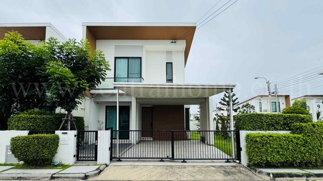 รหัสทรัพย์ : N1186บ้านแฝด โคโม่ เบียงก้า บางนา (Como Bianca Bang Na) &nbsp;บ้านสไตล์มูจิ มินิมอล&nbsp;บิ้วอินสวย หลังมุมที่ตั้ง :&nbsp;ซอยมหาชัย ถนนบางนา - ตราด (กม.10) ตำบลบางพลีใหญ่ อำเภอบางพลี จังหวัดสมุทรปราการ 10540รายละเอียดทรัพย์-&nbsp;บ้านแฝด 2 ชั้น&nbsp;เนื้อที่ 49.9&nbsp;ตารางวา พื้นที่ใช้สอย 162&nbsp;ตารางเมตร- 3 ห้องนอน, 3&nbsp;ห้องน้ำ, 1 ห้องครัว, 1 ห้องนั่งเล่น, 2 ที่จอดรถ- แอร์ 4&nbsp;เครื่อง, เครื่องทำน้ำอุ่น 2 เครื�