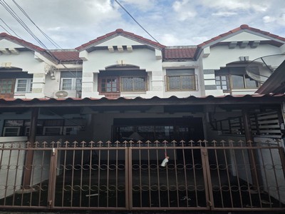 ขายทาวน์เฮ้าส์ เมืองโคราช 20 ตร.วา ราคา 950,000 บาท | บ้านราคาถูก รีโนเวทได้ ทำเลดี เดินทางสะดวก.TPI-3334.ทาวน์เฮ้าส์ 2 ชั้น ในอำเภอเมืองนครราชสีมา เนื้อที่ 20 ตร.วา ราคาเพียง 950,000 บาท บ้านสภาพเดิม ภายในปรับปรุงบางส่วน โครงสร้างแข็งแรง เหมาะสำหรับซื้อเป็นบ้านหลังแรก รีโนเวทตามสไตล์ที่ต้องการ หรือซื้อไว้ลงทุนเพิ่มมูลค่าในอนาคต ทำเลอยู่ในแหล่งชุมชน เดินทางสะดวก เข้า-ออกไ�